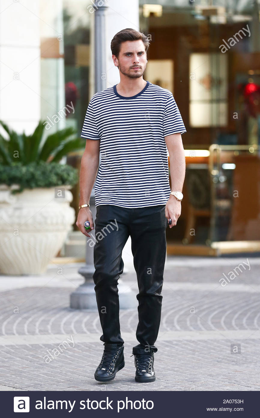 Calabasas Ca Scott Disick Stops By Polacheck S Jewelers At The