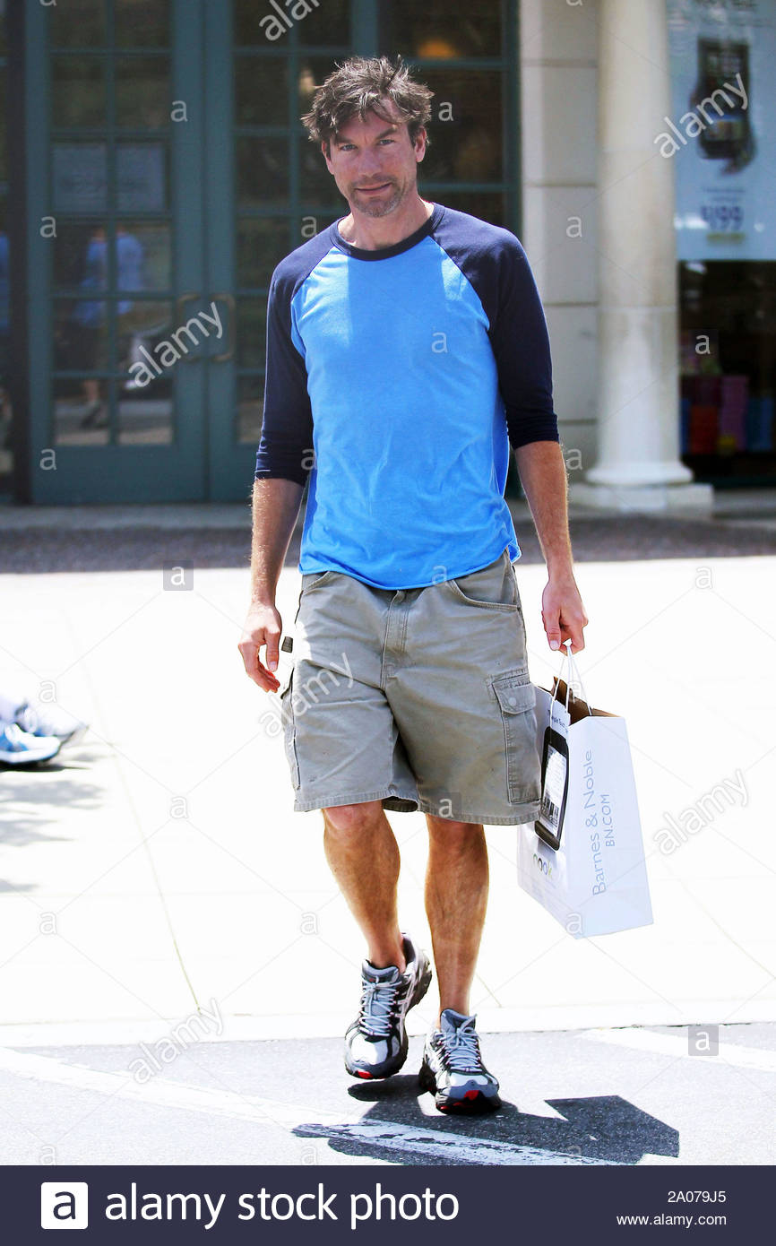Calabasas Ca Jerry Oconnell Went Book Shopping At Barnes