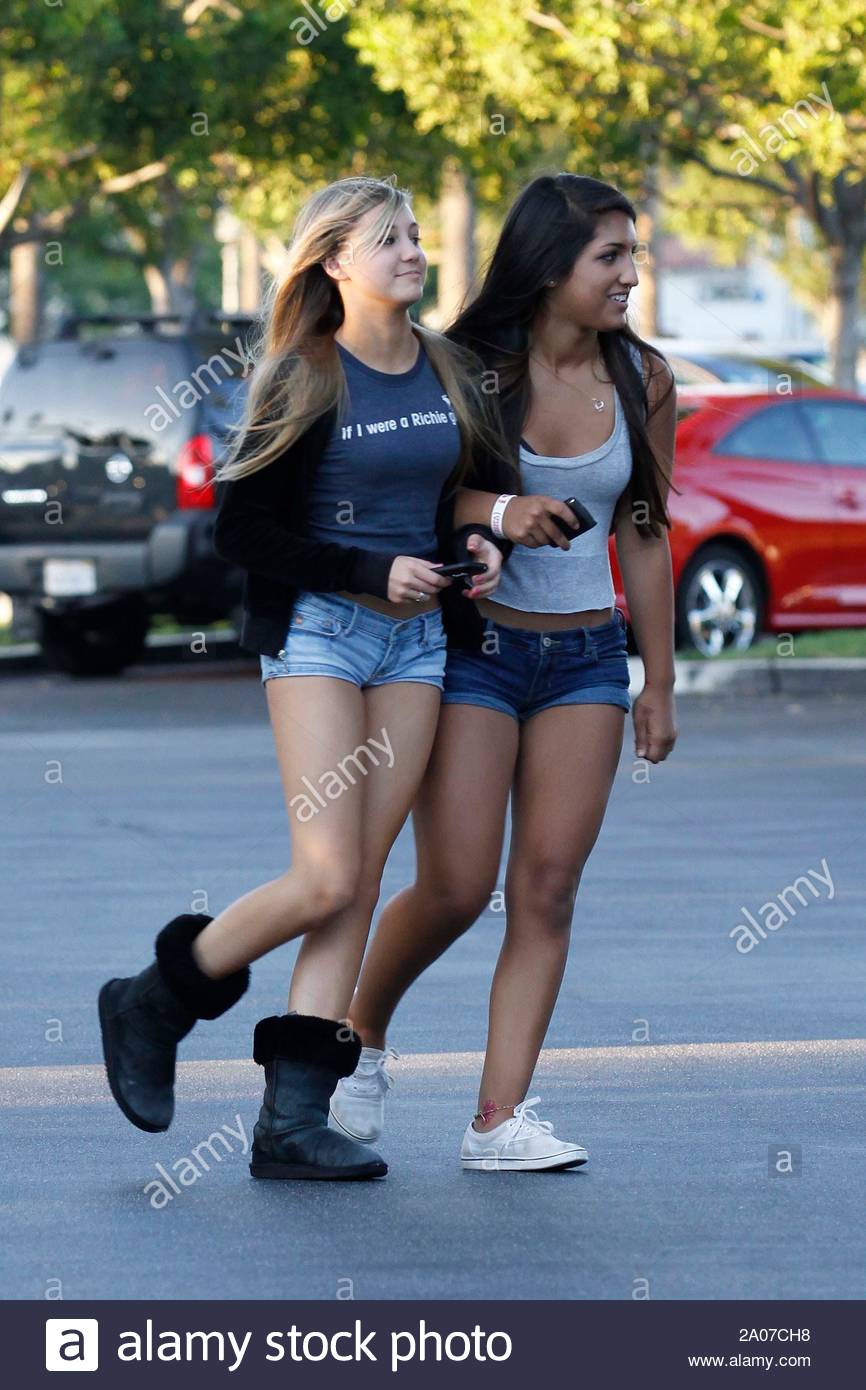 Calabasas, CA - Ava Sambora, daughter to Richie Sambora and Heather  Locklear locks arms with a girlfriend as they make their way into a movie  theater to watch the latest blockbuster film
