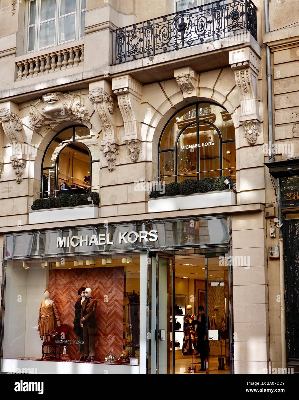 Front facade of Michael Kors shop in classic Parisian building on rue St.  Honoré, Paris, France Stock Photo - Alamy