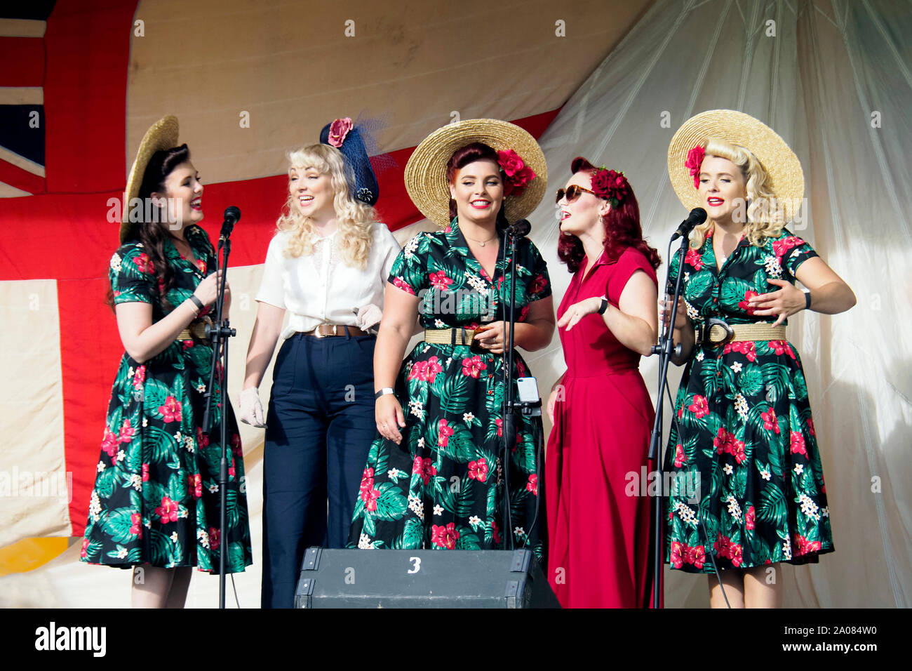 1940s singers hi-res stock photography and images - Alamy
