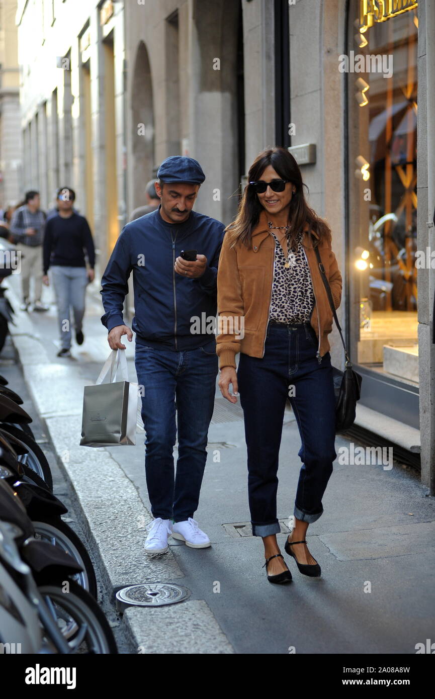 Milan Nicola Savino And Wife In The Center Nicola Savino And His Wife Manuela Suma Are Walking 8589