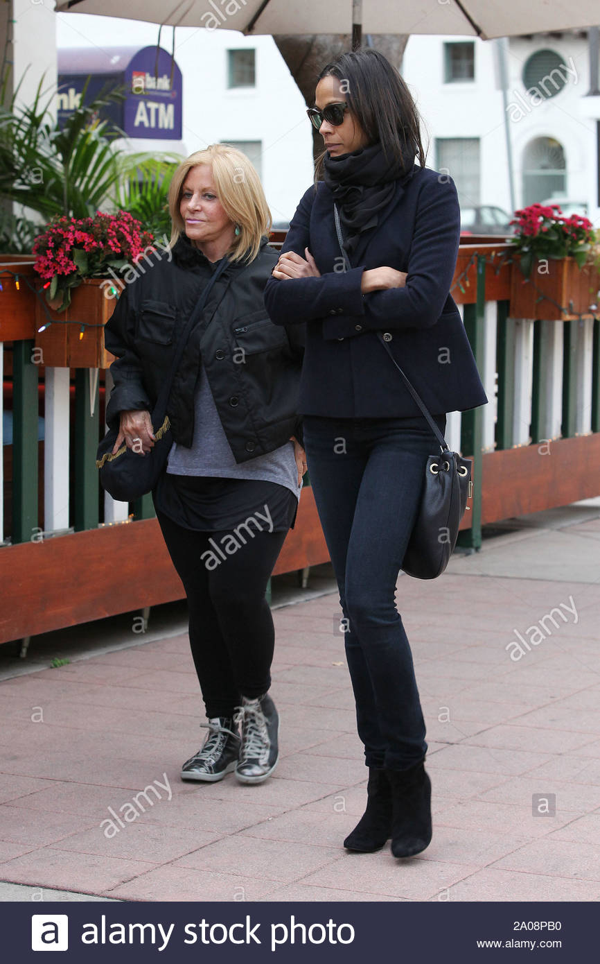Los Angeles Ca Zoe Saldana And Her Sister Cisely Went Out To