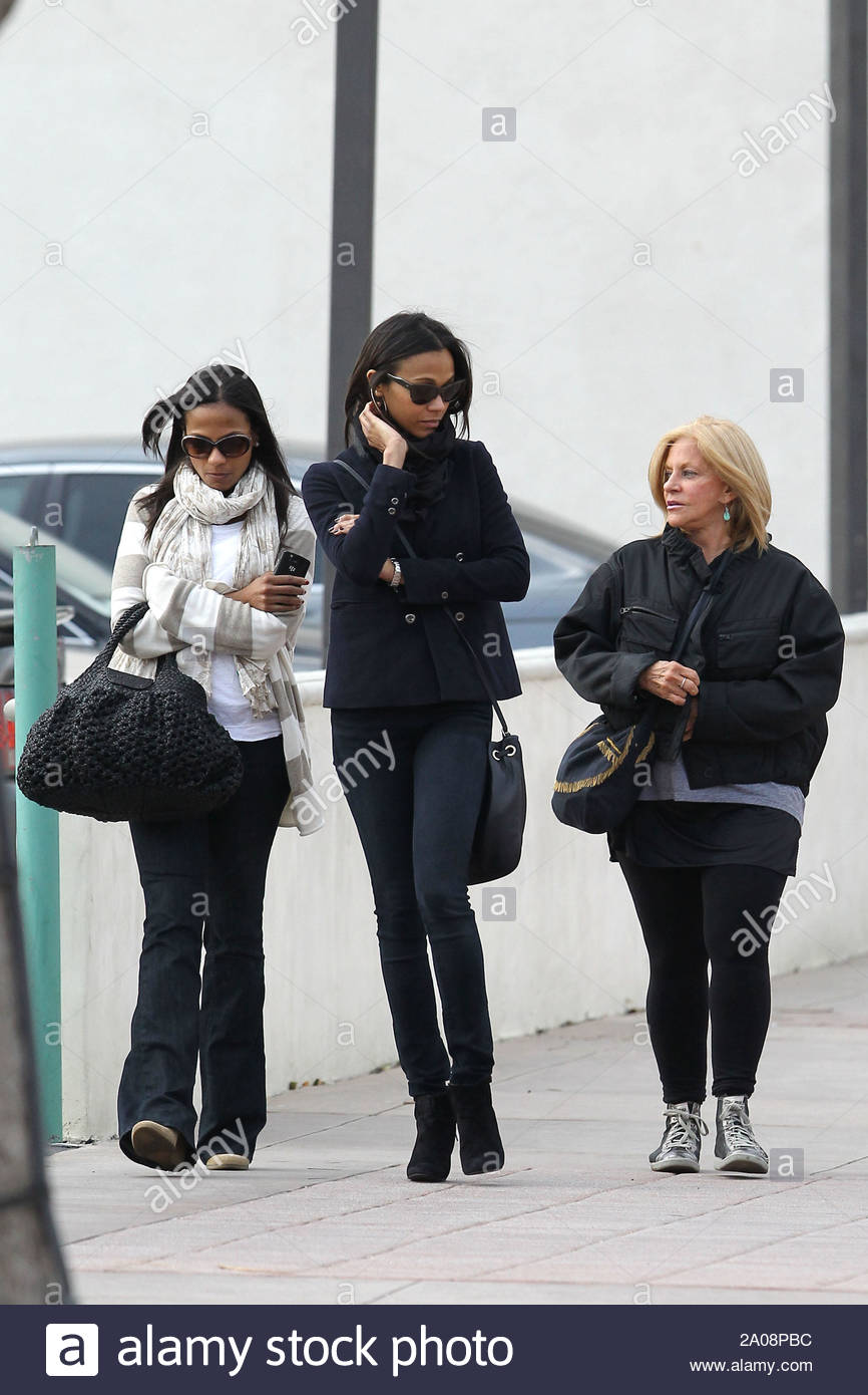 Los Angeles Ca Zoe Saldana And Her Sister Cisely Went Out To