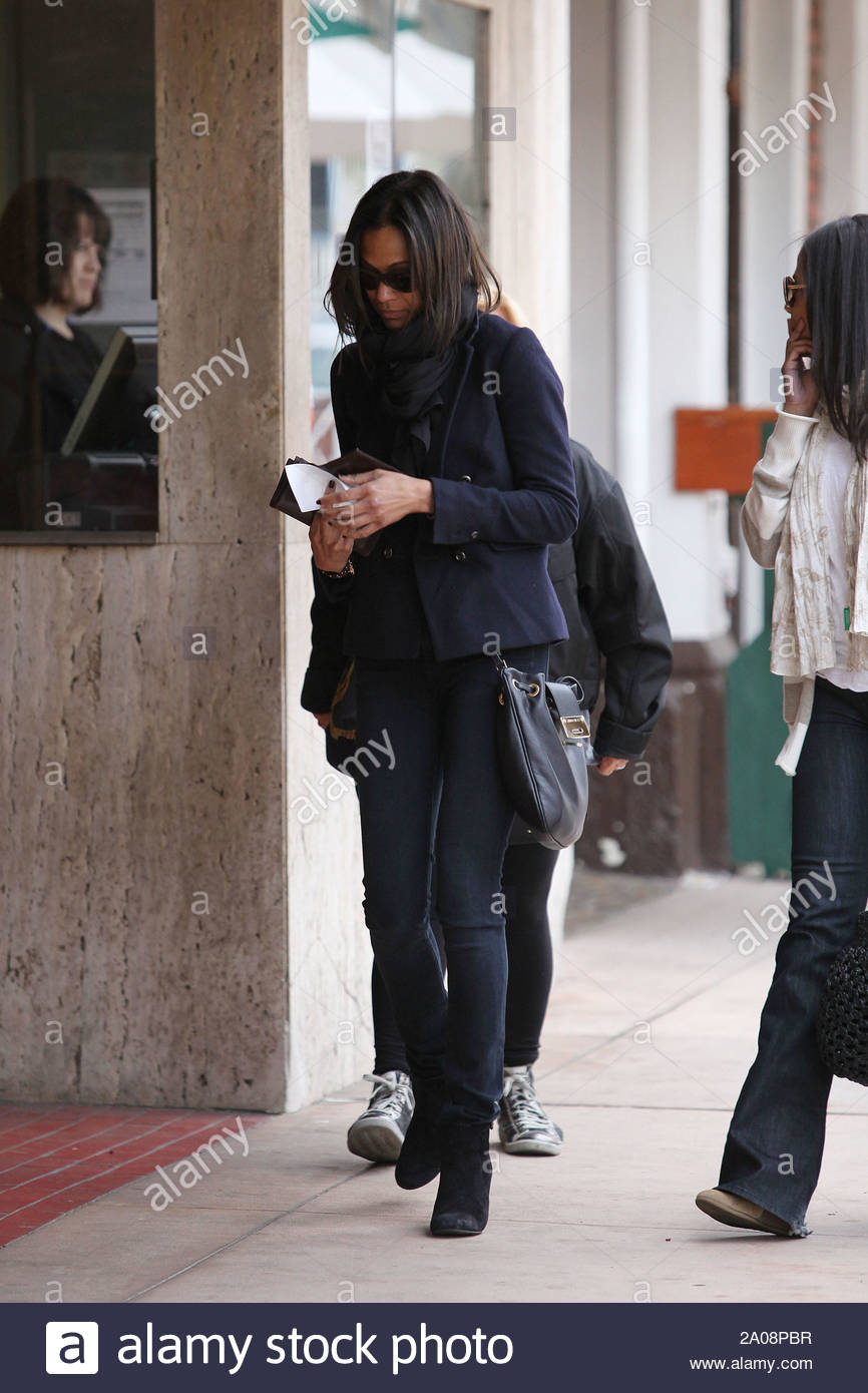 Los Angeles Ca Zoe Saldana And Her Sister Cisely Went Out To