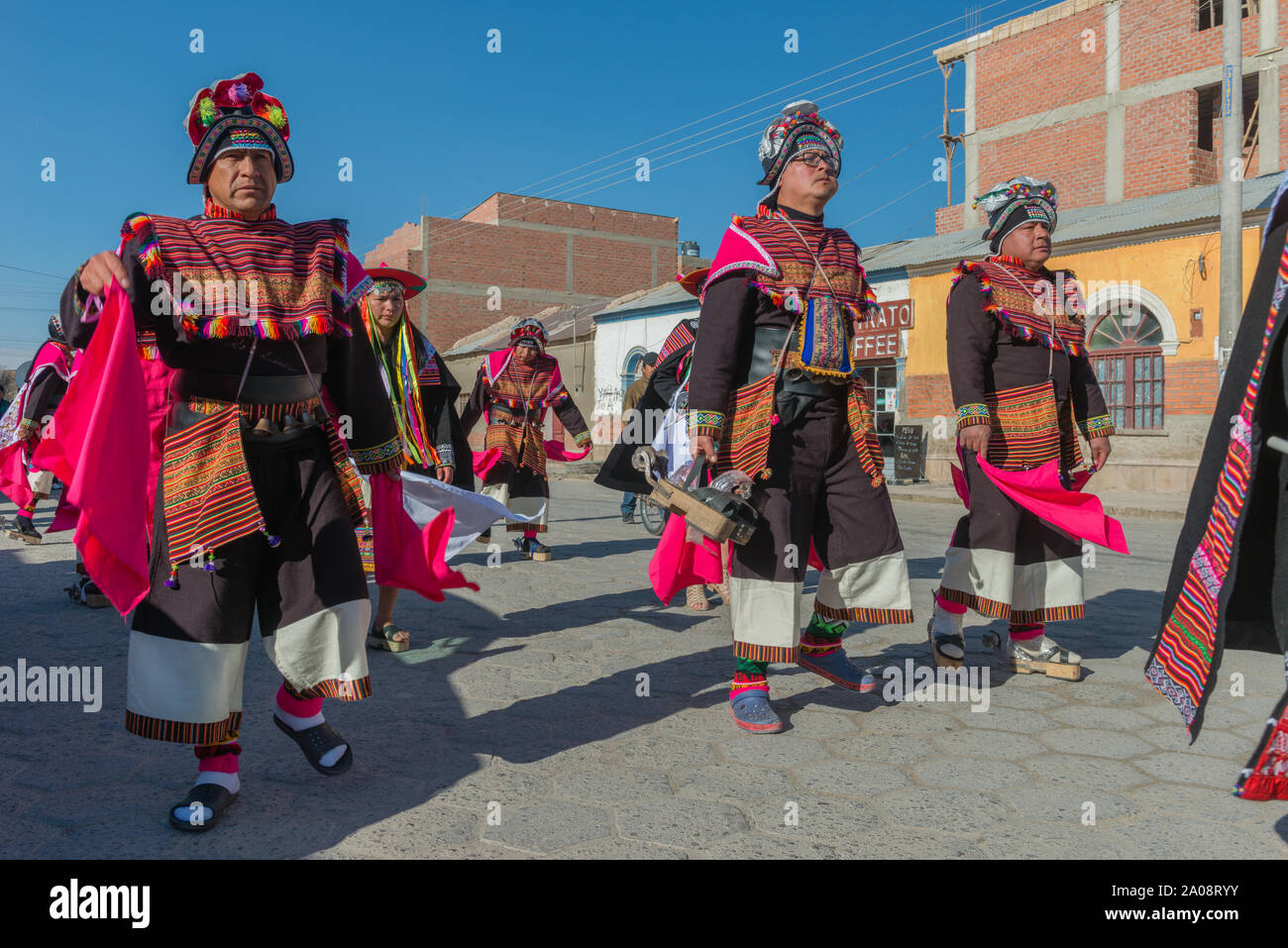 Traditional Bolivian Men High Resolution Stock Photography and Images -  Alamy