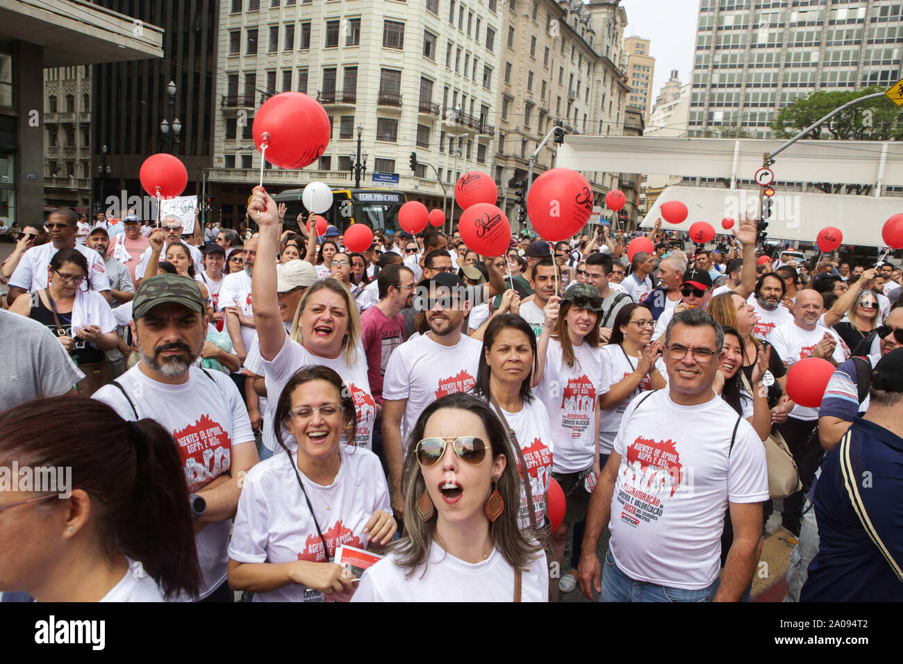Sao Paulo, Brazil. 19th Sep, 2019. Hundreds of municipal employees