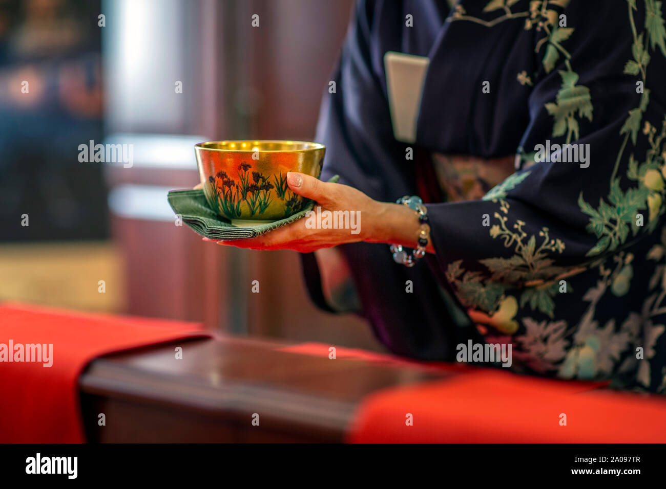 A woman wearing a kimono during a traditional Japanese tea ceremony Stock Photo