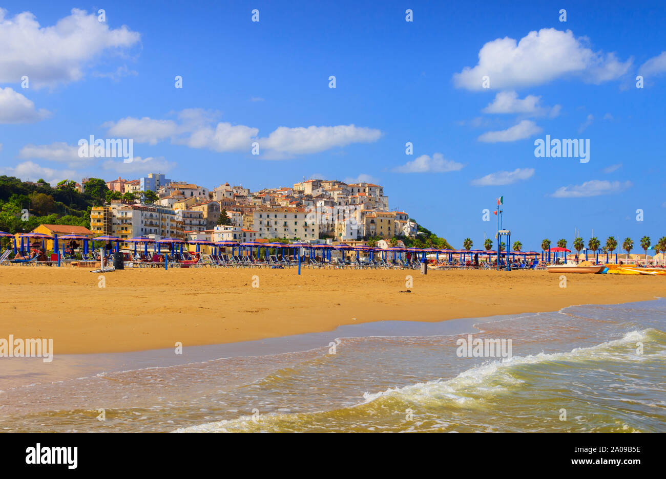 View of the little picturesque village in south Italy: Rodi Garganico and the beach at summer (Gargano, Puglia, Italy). It is a seaside resort. Stock Photo