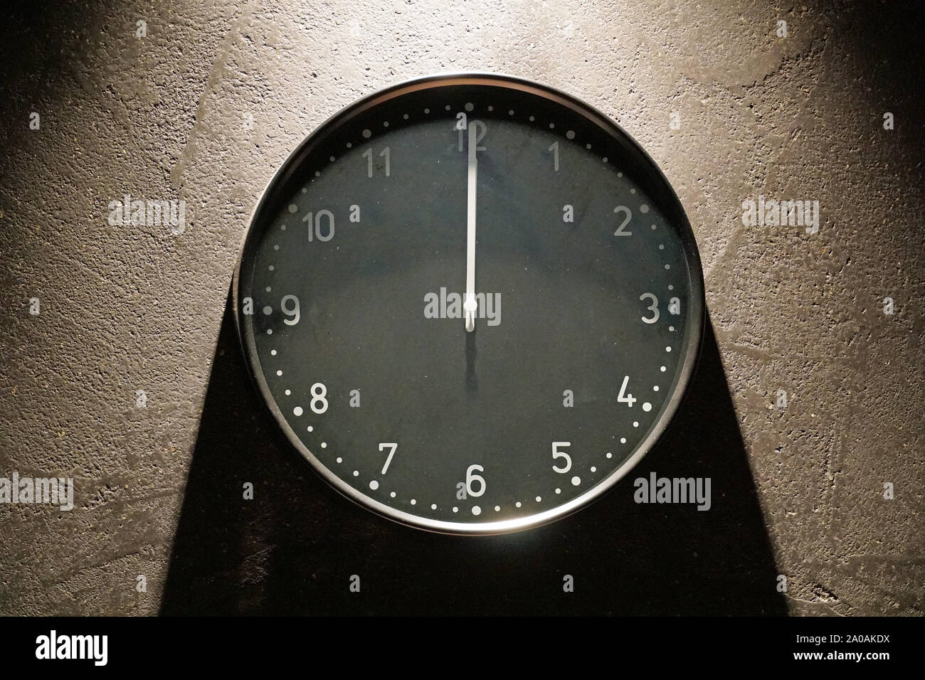 Analog clock hires stock photography and images Alamy