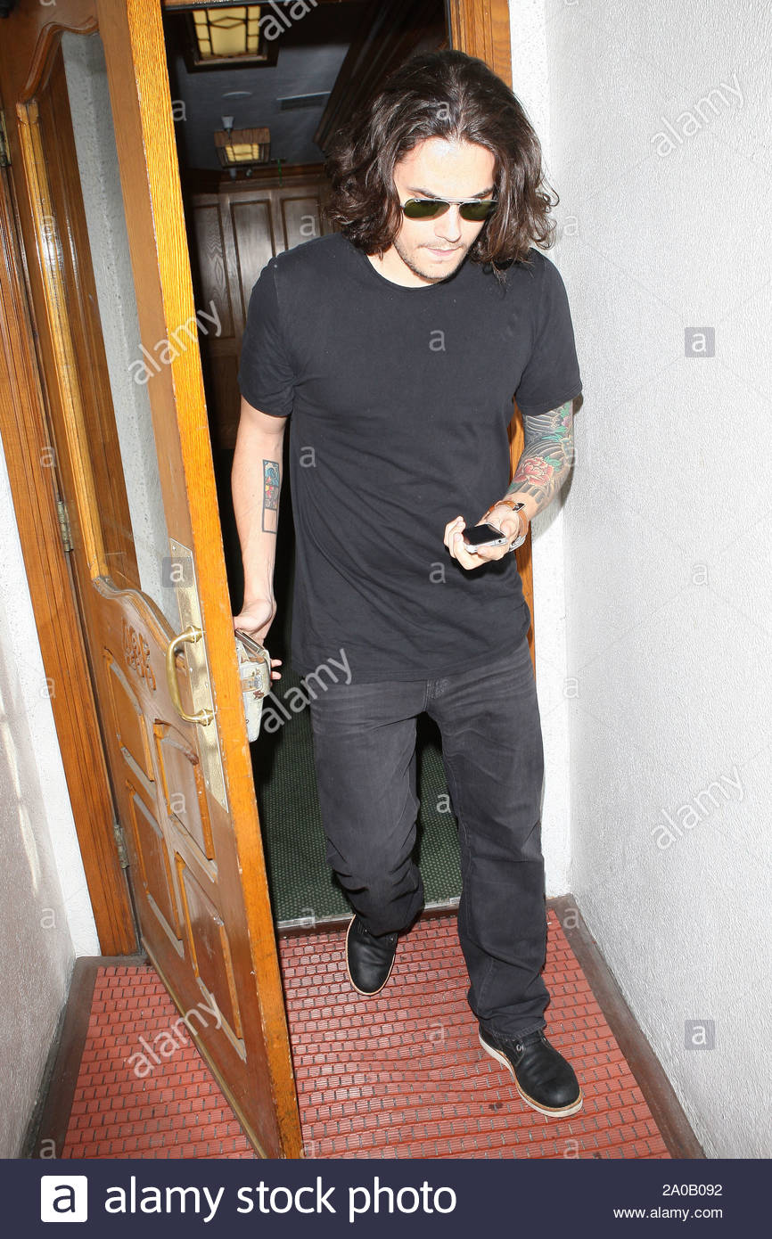 Beverly Hills Ca Musician John Mayer Exits The Side Door Of A