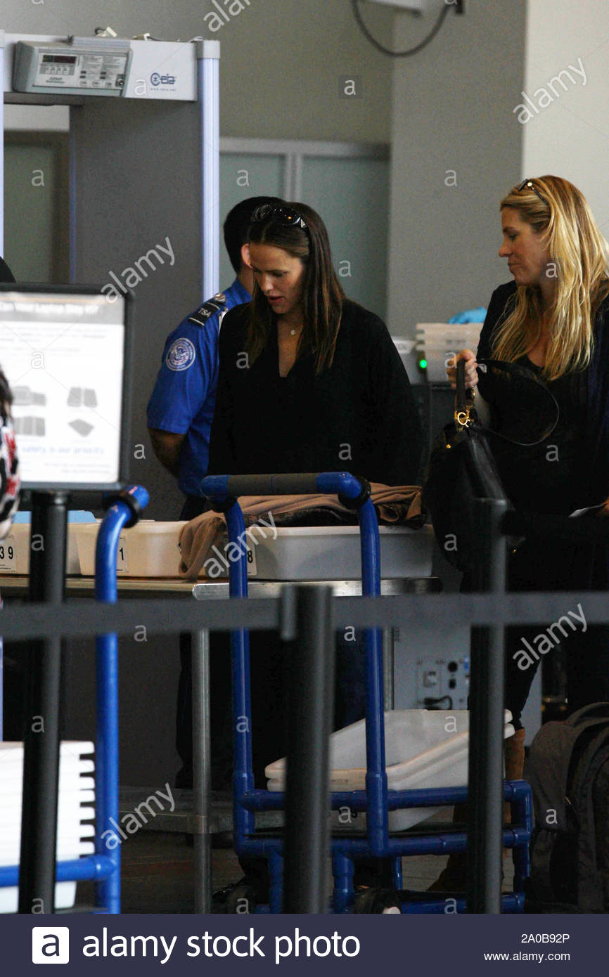 Los Angeles Ca Jennifer Garner Arrives To Lax Airport Today In