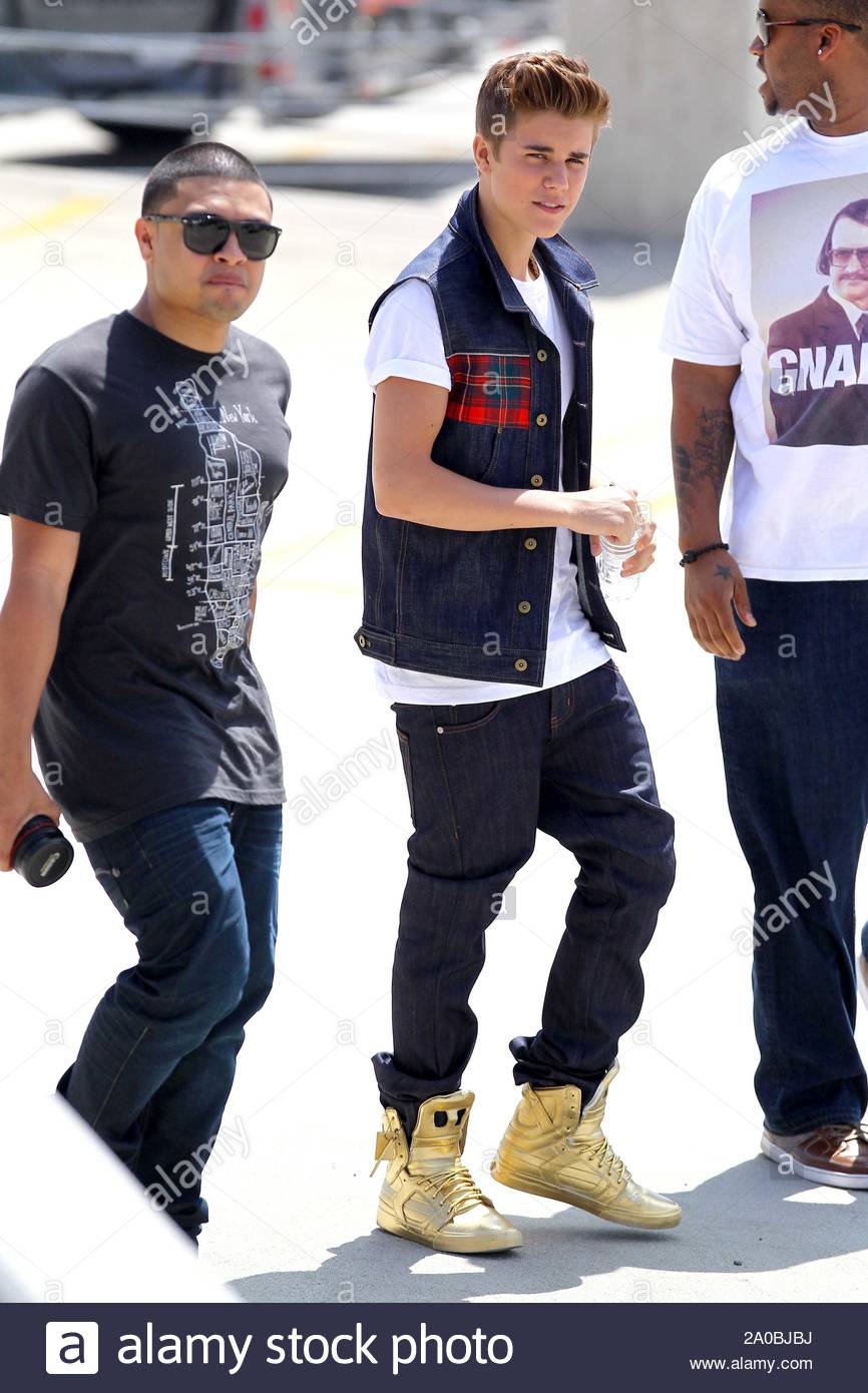 justin bieber gold shoes