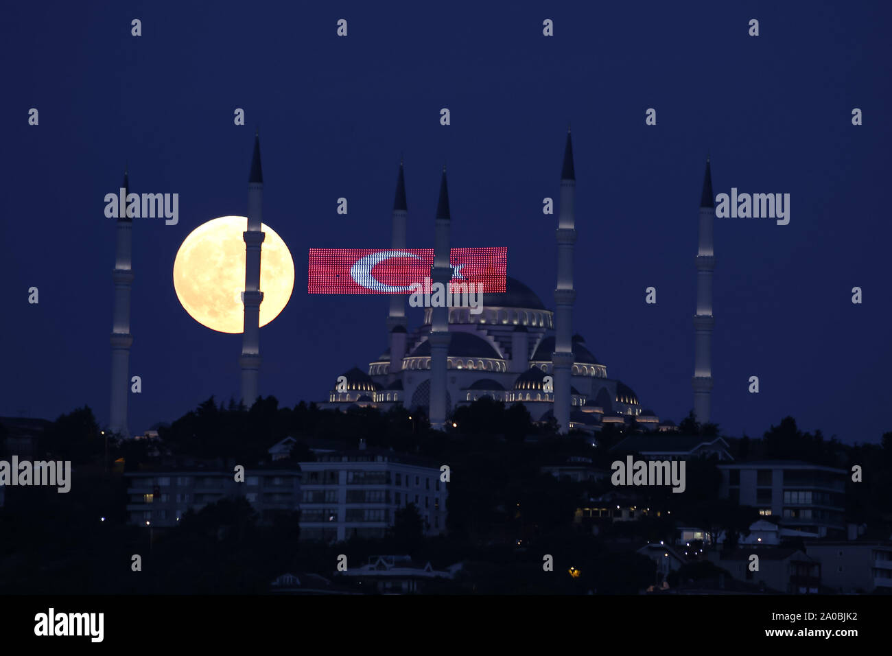 Fullmoon and Camlica Mosque in Istanbul City, Turkey Stock Photo - Alamy