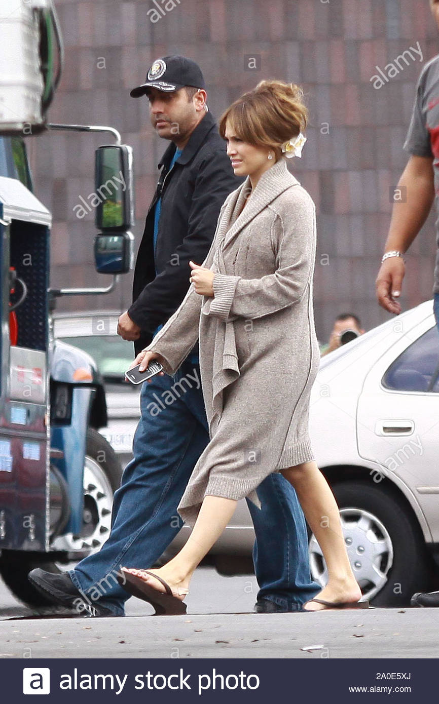 jennifer lopez flip flops