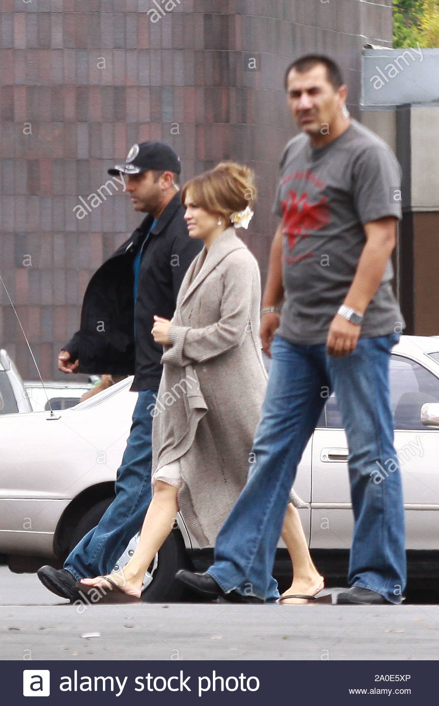 jennifer lopez flip flops