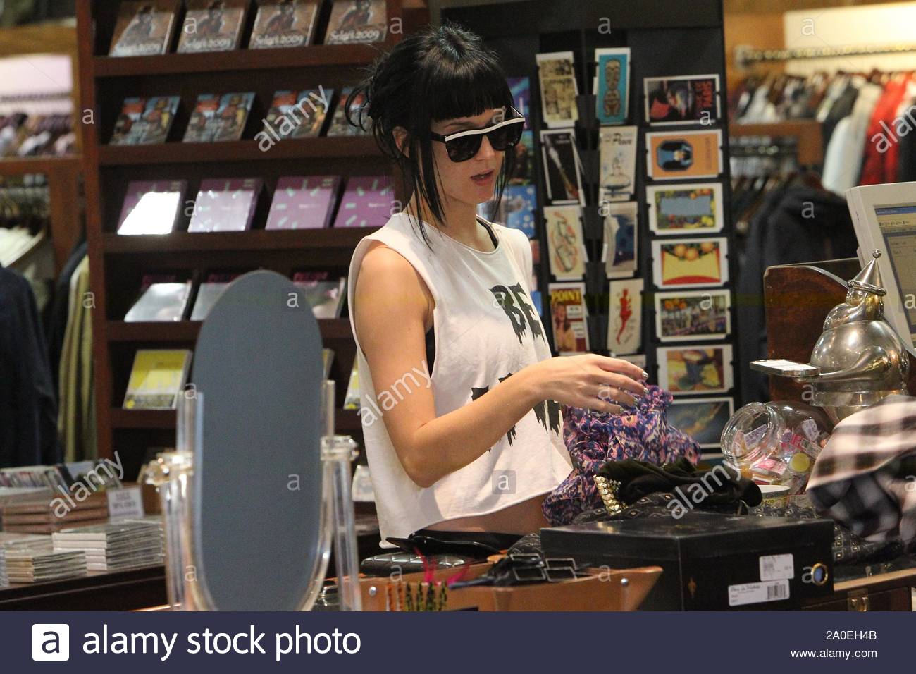 Los Angeles Ca Katy Perry Is Out And About Taking Care Of