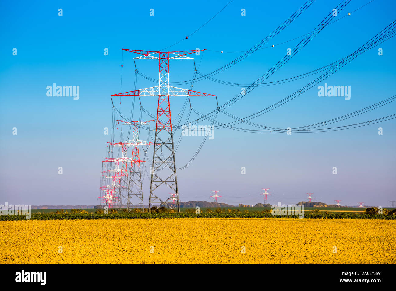 Electricity transmission pylon silhouetted against blue Stock Photo - Alamy
