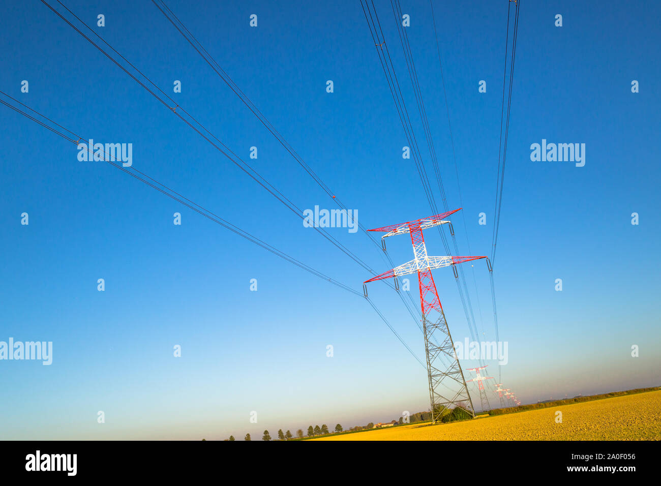 Electricity transmission pylon silhouetted against blue Stock Photo - Alamy