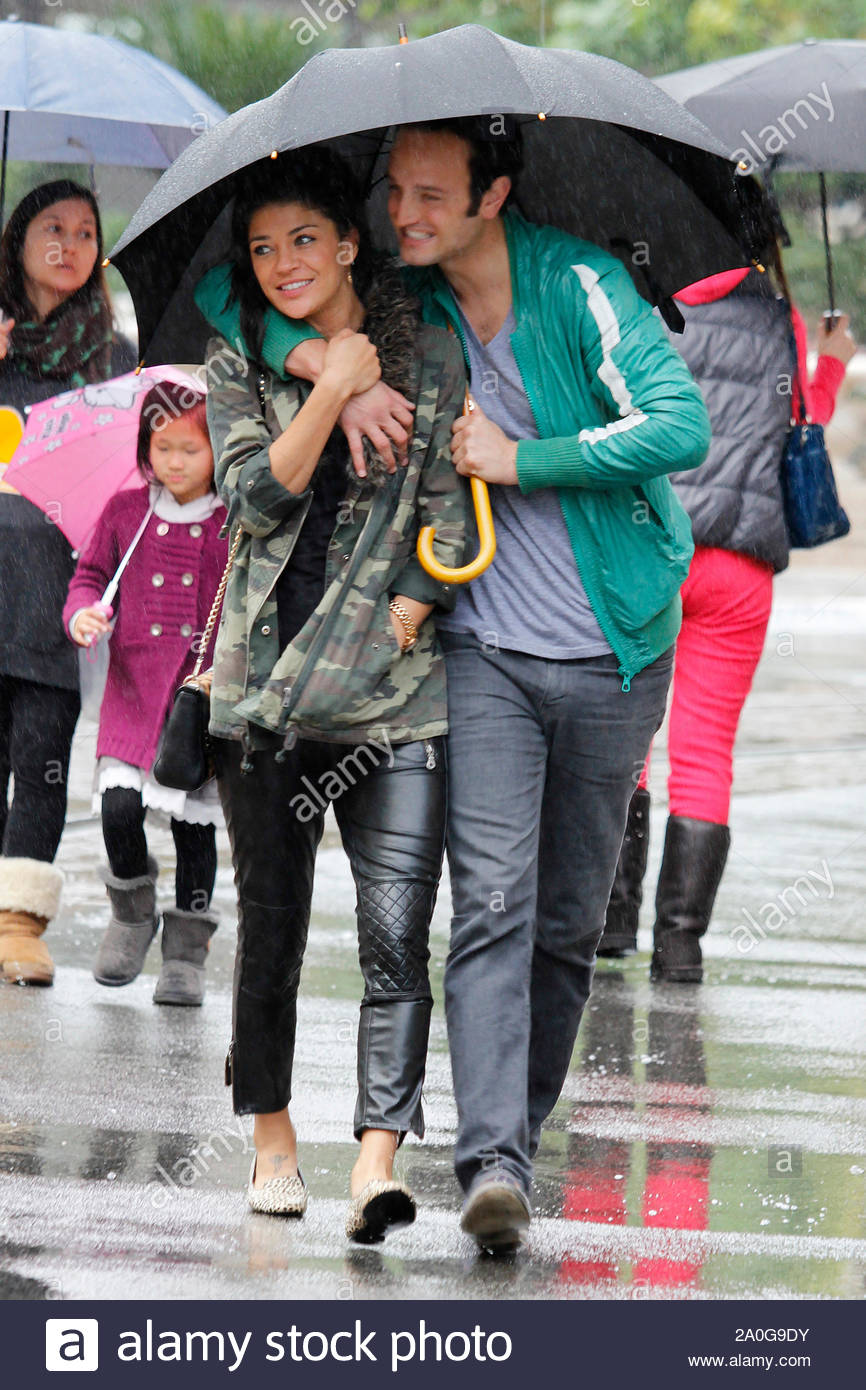West Hollywood Ca Jessica Szohr And Her New Boyfriend Try To Keep Dry On A Rainy