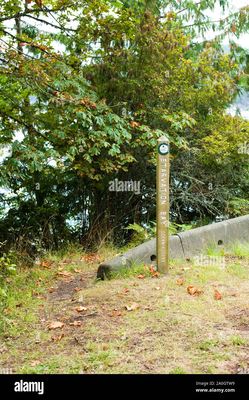Path marker at the top of the trail to Starvation Bay, North Pender Island Stock Photo