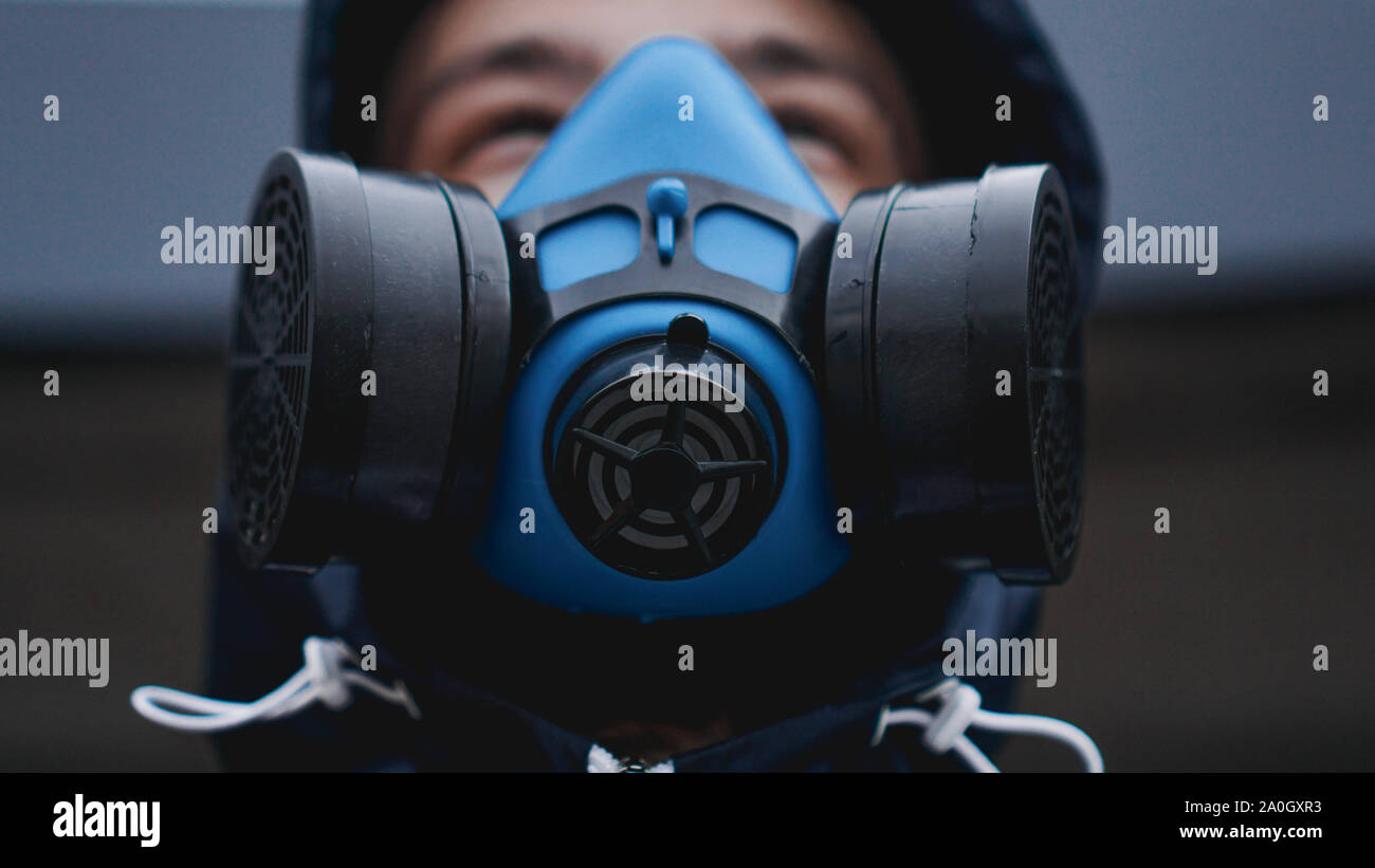 Mechanic wearing gas mask hi-res stock photography and images - Alamy