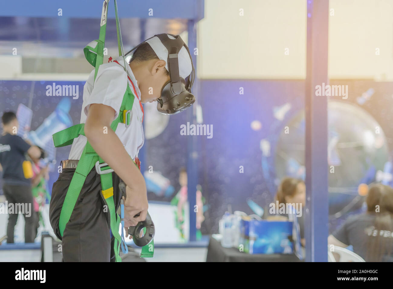 Space gravity experiments for student in the science experiment center
