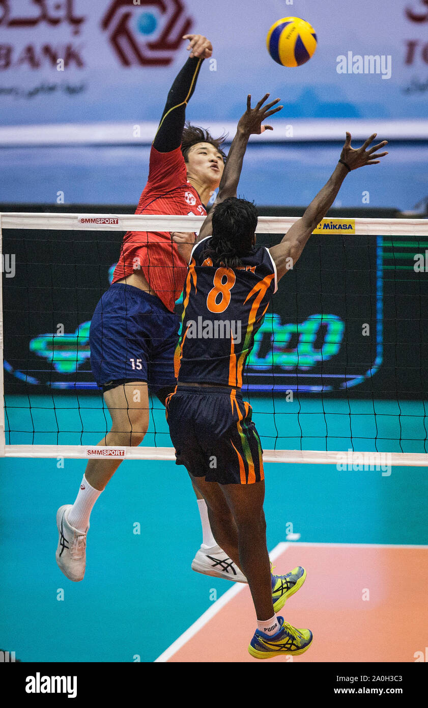190920) -- TEHRAN, Sept. 20, 2019 (Xinhua) -- Donghyeok Im (L) of South  Korea spikes the ball during the 2019 Asian Men's Volleyball Championship  match between South Korea and India in Tehran,