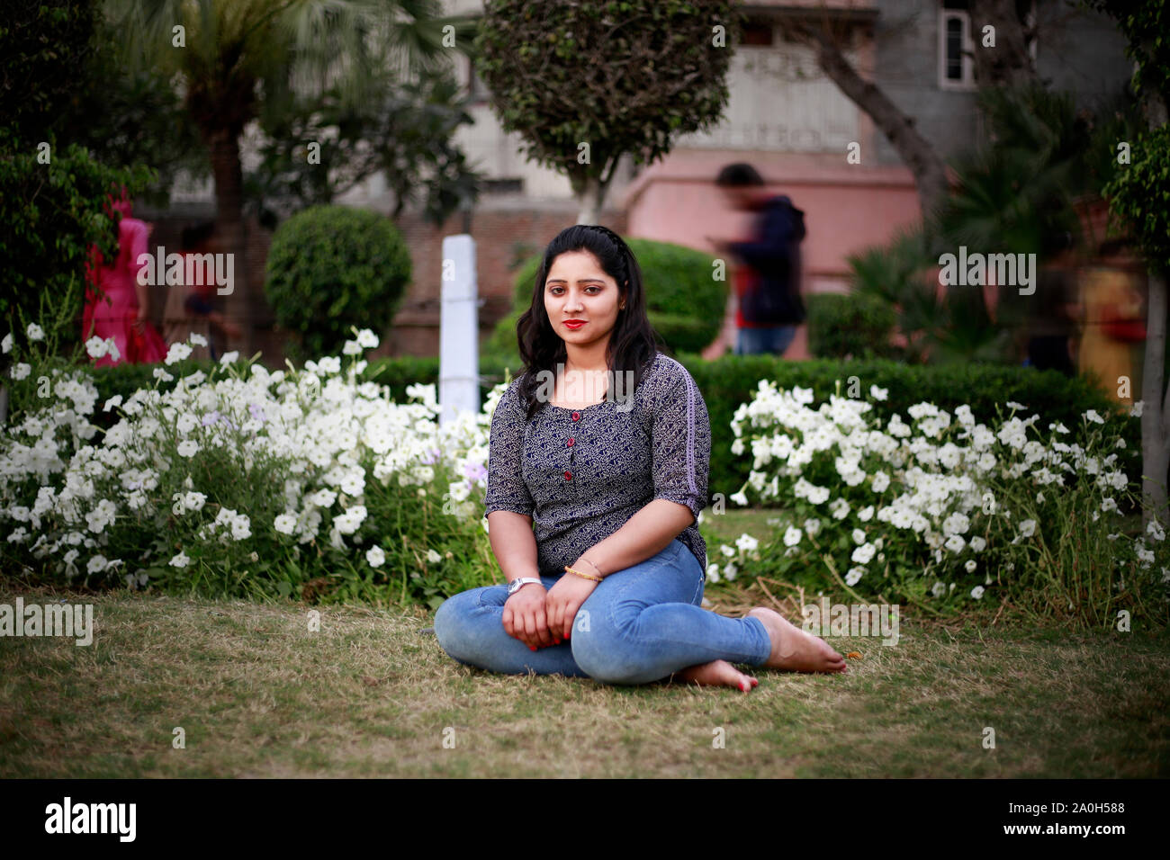 Indian girl portrait park hi-res stock photography and images - Alamy
