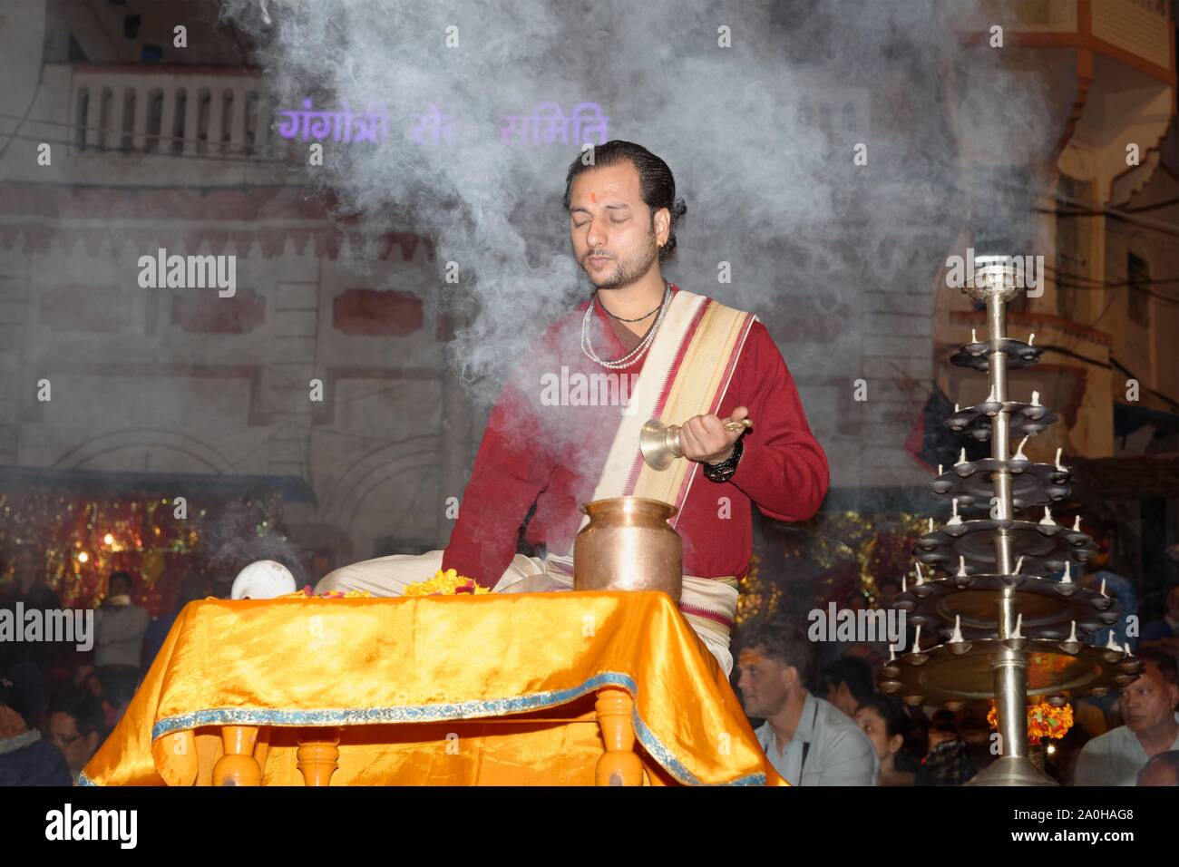 Priest celebrating the Aarti by offering incense, Dashashwamedh Ghat, Varanasi, Uttar Pradesh, India Stock Photo