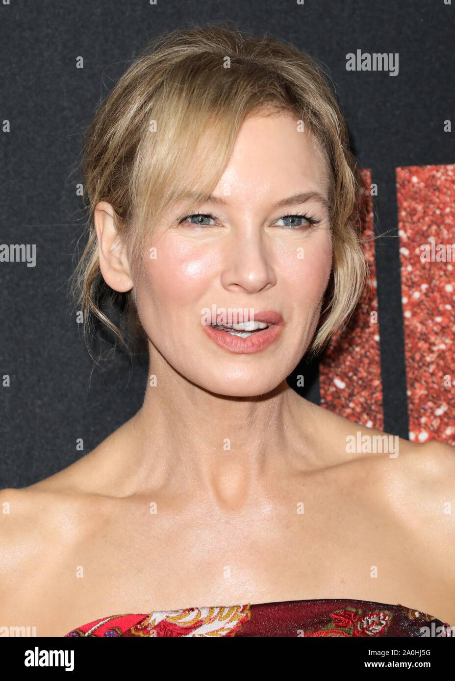 Beverly Hills, United States. 19th Sep, 2019. BEVERLY HILLS, LOS ANGELES, CALIFORNIA, USA - SEPTEMBER 19: Actress Renee Zellweger wearing Oscar de la Renta arrives at the Premiere Of Roadside Attraction's 'Judy' held at the Samuel Goldwyn Theater at the Academy of Motion Picture Arts and Sciences on September 19, 2019 in Beverly Hills, Los Angeles, California, United States. (Photo by David Acosta/Image Press Agency) Credit: Image Press Agency/Alamy Live News Stock Photo