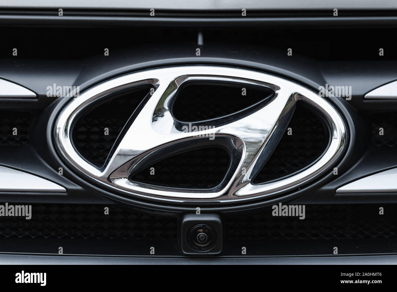 Hyundai car logo hi-res stock photography and images - Alamy