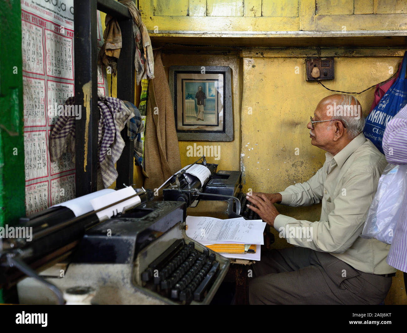 Indian typewriter hires stock photography and images Alamy