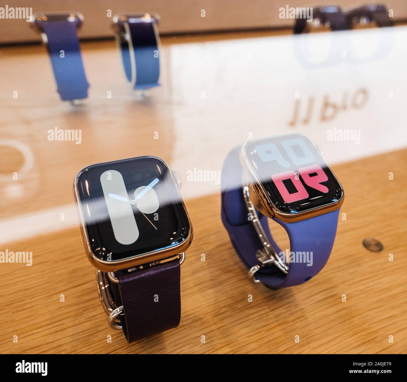 Apple Store Series Watch 2025