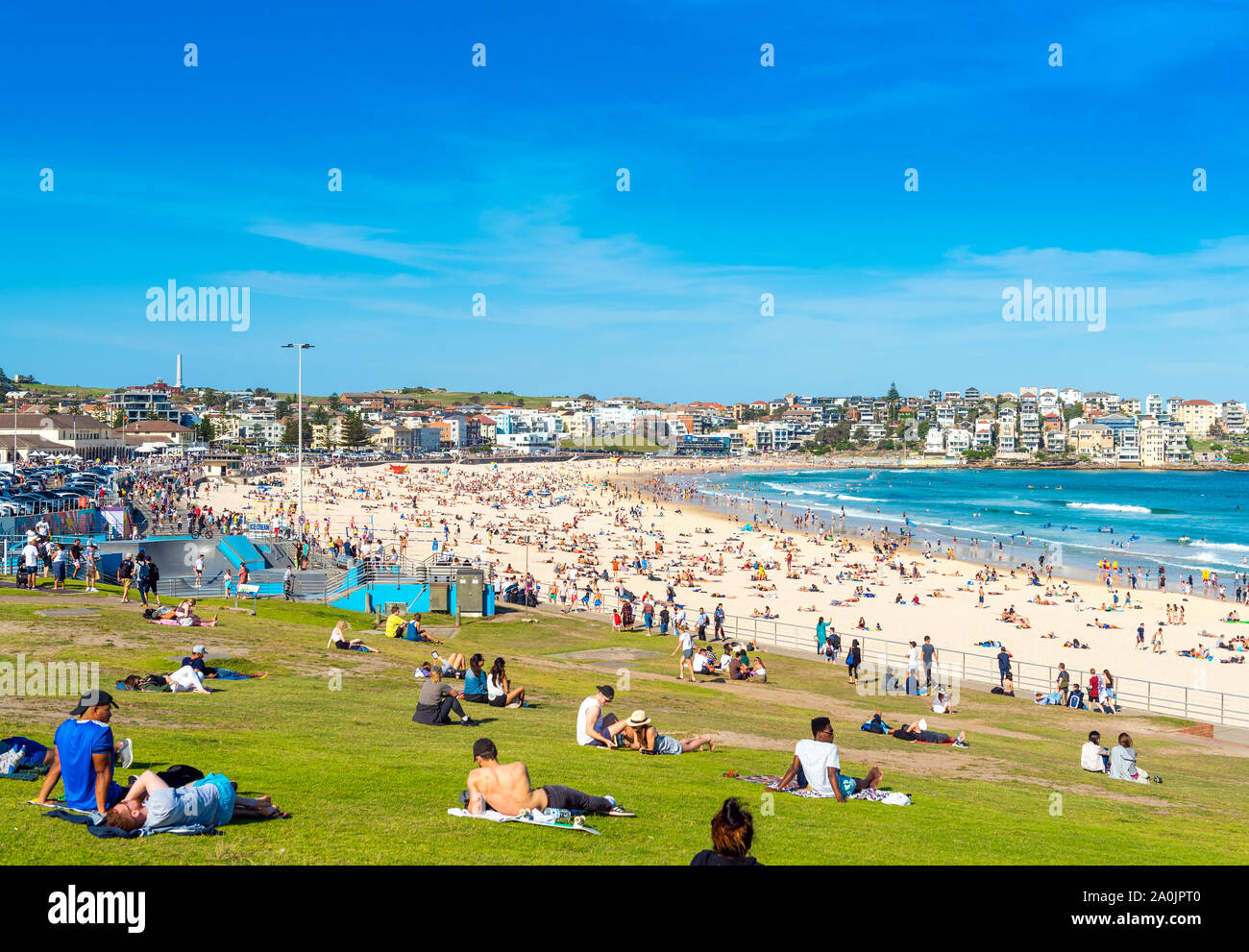 People sunbathing on bondi beach hi-res stock photography and images ...