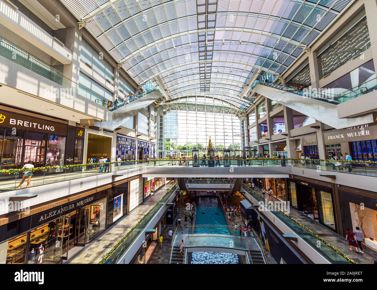 Shopping mall singapore interior hi-res stock photography and images ...