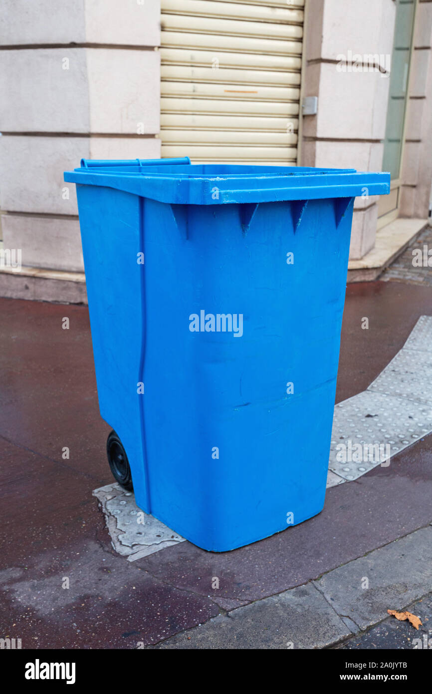 Blue wheelie bin hires stock photography and images Alamy