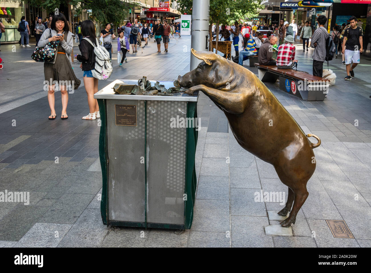 Pig sculpture statue hires stock photography and images Alamy