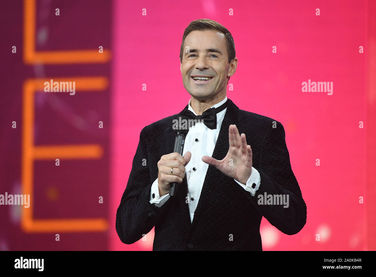 Leipzig, Germany. 20th Sep, 2019. Presenter Kai Pflaume speaks during the television gala 'Golden Hen'. A total of 53 nominees from show business, society and sport can hope for the award. The Golden Hen is dedicated to the GDR entertainer Hahnemann, who died in 1991. Credit: Hendrik Schmidt/dpa-Zentralbild/dpa/Alamy Live News Stock Photo