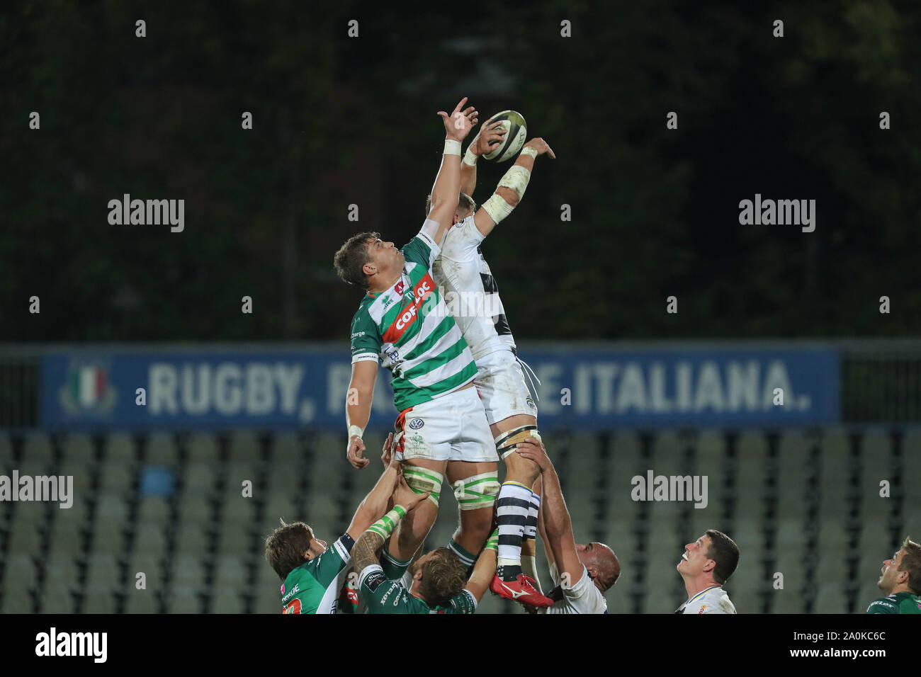 Parma, Italy, 20 Sep 2019, ELY SNYMAN CONTENDE LA BALL IN TOUCHE A JOHAN  MEYER during