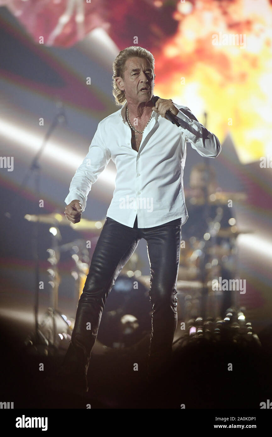 Leipzig, Germany. 20th Sep, 2019. Peter Maffay sings 'Golden Henne' during the TV gala. A total of 53 nominees from show business, society and sport can hope for the award. The Golden Hen is dedicated to the GDR entertainer Hahnemann, who died in 1991. Credit: Hendrik Schmidt/dpa-Zentralbild/dpa/Alamy Live News Stock Photo