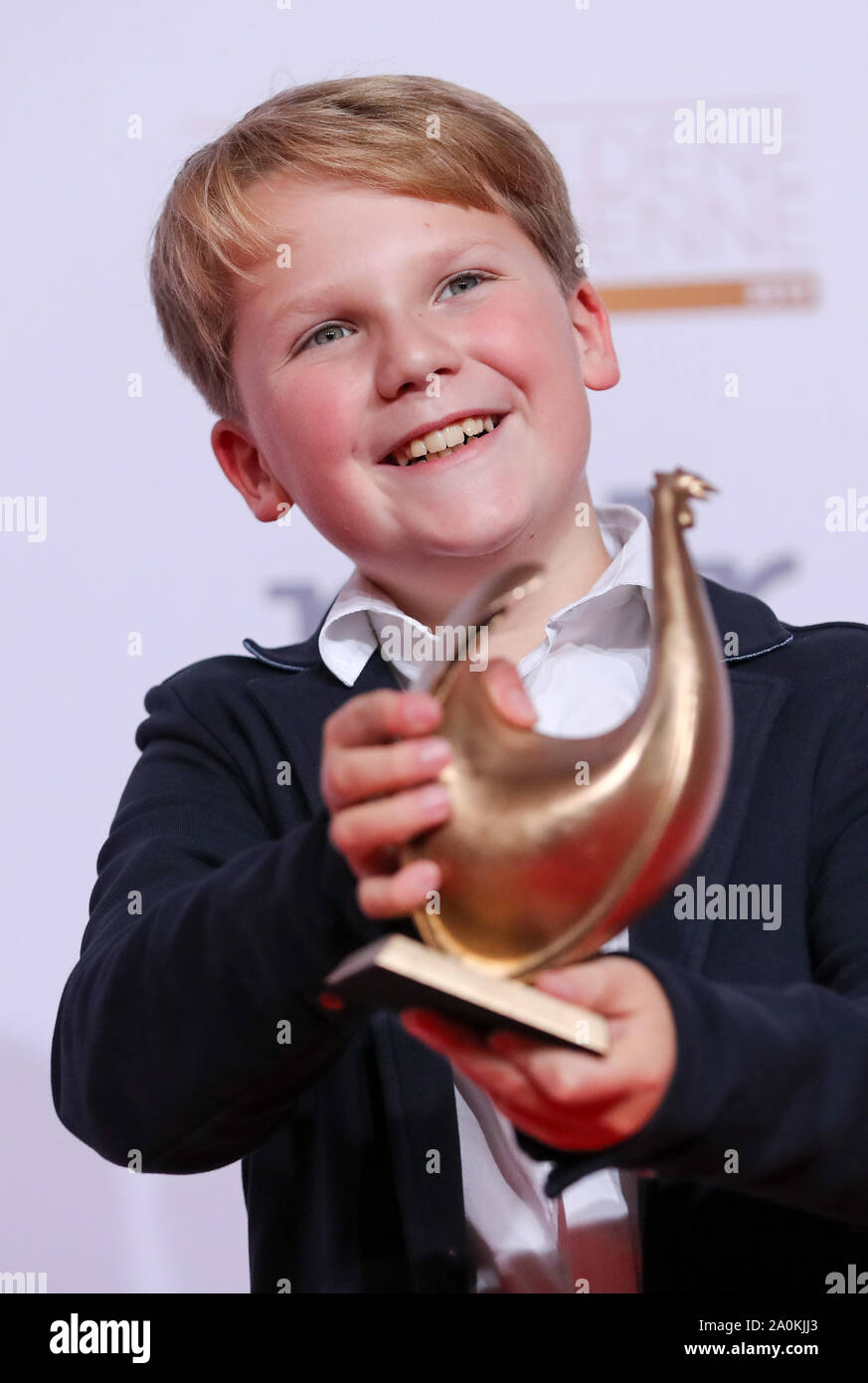 Leipzig, Germany. 20th Sep, 2019. Julius Weckauf, actor, comes to a photo shoot after his award with the 'Golden Hen'. A total of 53 nominees from show business, society and sport can hope for the award. The Golden Hen is dedicated to the GDR entertainer Hahnemann, who died in 1991. Credit: Jan Woitas/dpa-Zentralbild/dpa/Alamy Live News Stock Photo