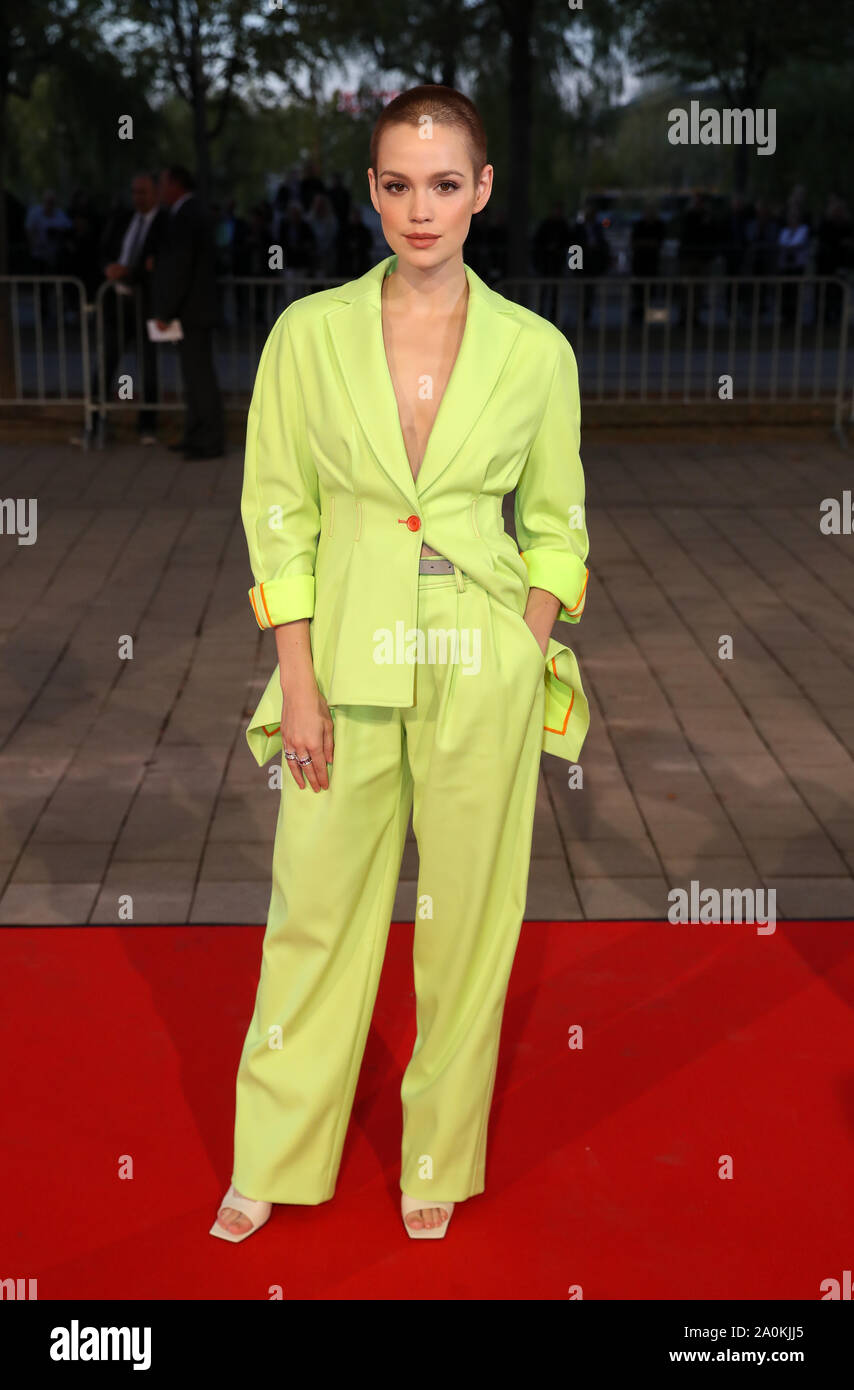 Leipzig, Germany. 20th Sep, 2019. Emilia Schüle, actress, comes to the television gala 'Golden Hen'. A total of 53 nominees from show business, society and sport can hope for the award. The Golden Hen is dedicated to the GDR entertainer Hahnemann, who died in 1991. Credit: Jan Woitas/dpa-Zentralbild/dpa/Alamy Live News Stock Photo