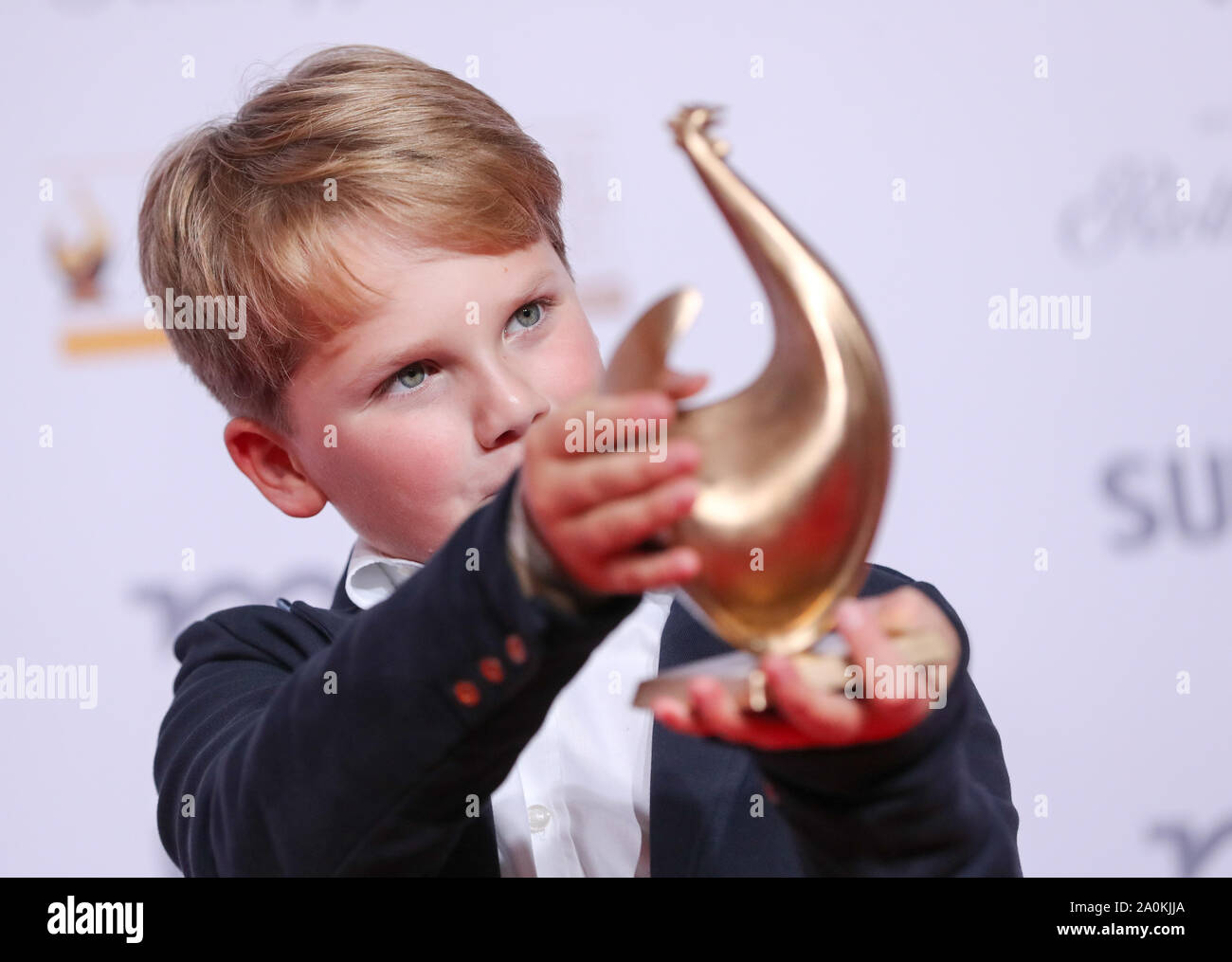 Leipzig, Germany. 20th Sep, 2019. Julius Weckauf, actor, comes to a photo shoot after his award with the 'Golden Hen'. A total of 53 nominees from show business, society and sport can hope for the award. The Golden Hen is dedicated to the GDR entertainer Hahnemann, who died in 1991. Credit: Jan Woitas/dpa-Zentralbild/dpa/Alamy Live News Stock Photo