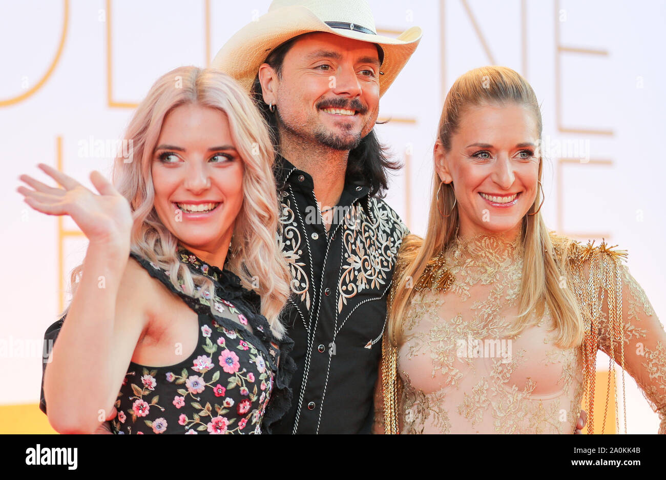 Leipzig, Germany. 20th Sep, 2019. Singer Stefanie Hertel (r) comes with her husband Lanny Lanner and her daughter Johanna to the television gala 'Goldene Henne'. A total of 53 nominees from show business, society and sport can hope for the award. The Golden Hen is dedicated to the GDR entertainer Hahnemann, who died in 1991. Credit: Jan Woitas/dpa-Zentralbild/dpa/Alamy Live News Stock Photo