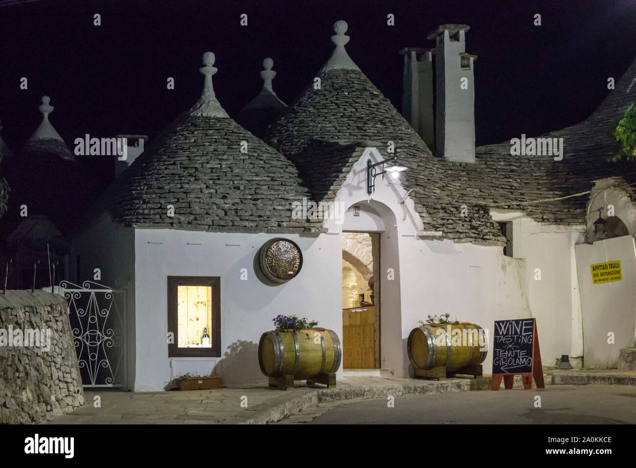 Restaurant alberobello puglia italy hi-res stock photography and images ...