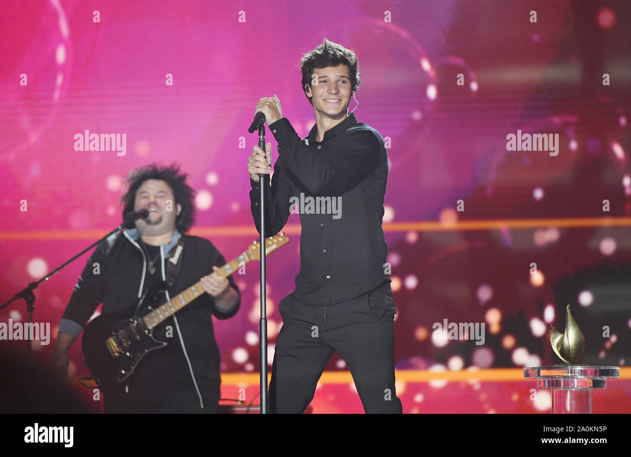 Leipzig, Germany. 20th Sep, 2019. The singer Wincent Weiss sings at the television gala 'Golden Henne'. He won the prize in the 'Music' category. A total of 53 nominees from show business, society and sport can hope for the award. The Golden Hen is dedicated to the GDR entertainer Hahnemann, who died in 1991. Credit: Hendrik Schmidt/dpa-Zentralbild/dpa/Alamy Live News Stock Photo