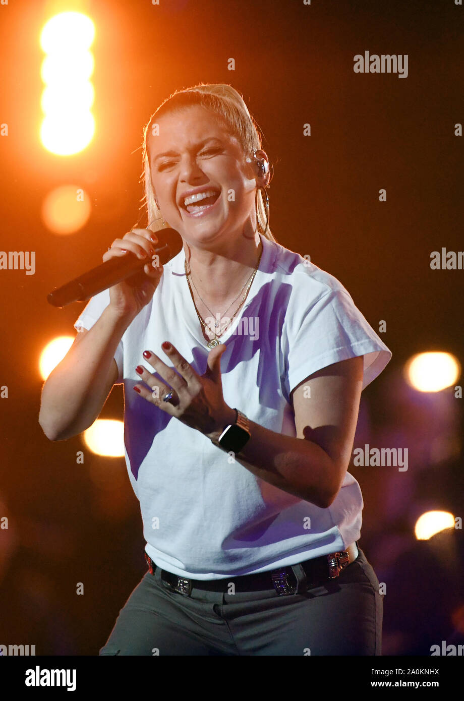 Leipzig, Germany. 20th Sep, 2019. The singer and actress Jeanette Biedermann sings during the television gala 'Goldene Henne'. A total of 53 nominees from show business, society and sport can hope for the award. The Golden Hen is dedicated to the GDR entertainer Hahnemann, who died in 1991. Credit: Hendrik Schmidt/dpa-Zentralbild/dpa/Alamy Live News Stock Photo