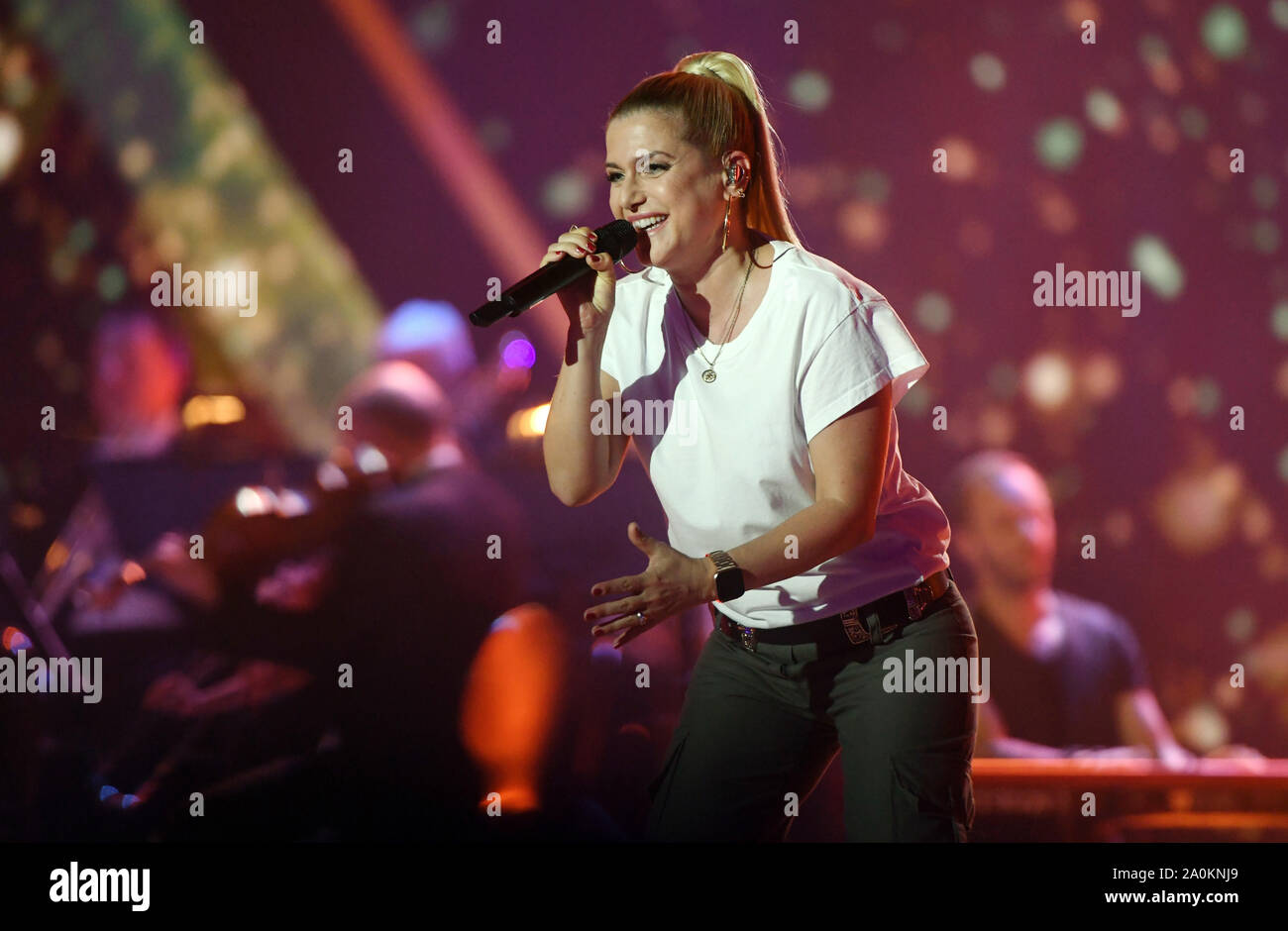 Leipzig, Germany. 20th Sep, 2019. The singer and actress Jeanette Biedermann sings during the television gala 'Goldene Henne'. A total of 53 nominees from show business, society and sport can hope for the award. The Golden Hen is dedicated to the GDR entertainer Hahnemann, who died in 1991. Credit: Hendrik Schmidt/dpa-Zentralbild/dpa/Alamy Live News Stock Photo
