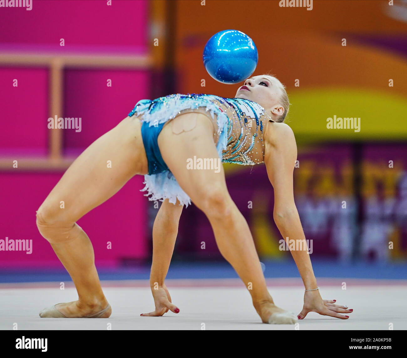 Yashirin kamera hojatxonadagi prokladkalar va tamponlarni almashtiradi